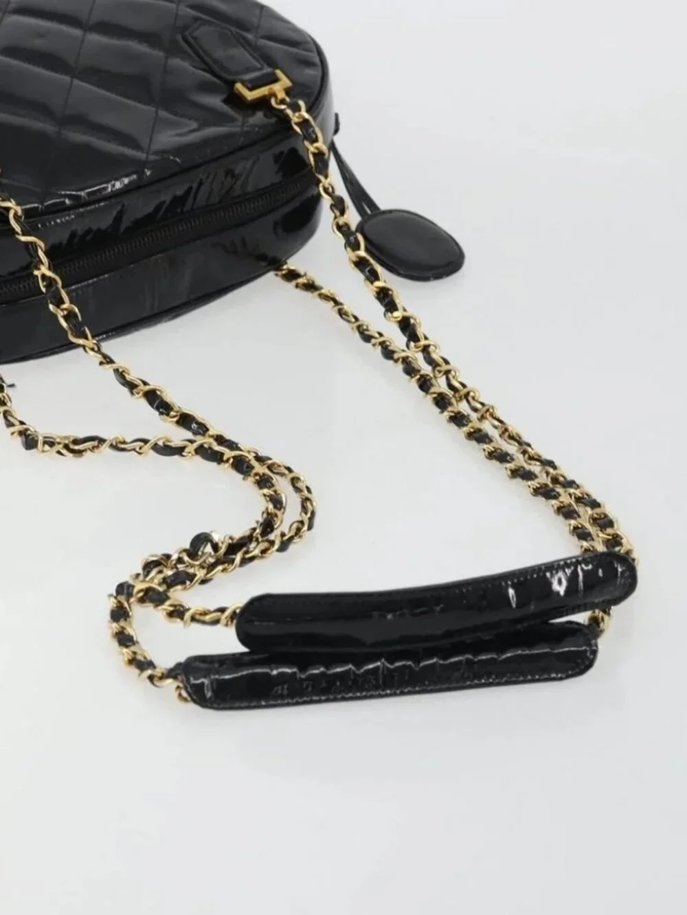 CHANEL Matelasse Chain Shoulder Bag Patent Leather Black Gold CC Auth YKZ1501